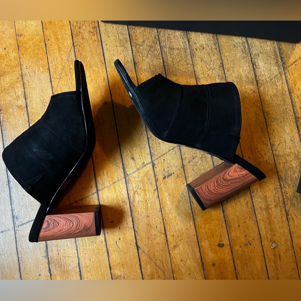 Fashion To Figure - Women's Cheyenne Heels Size 9 Wide Width
